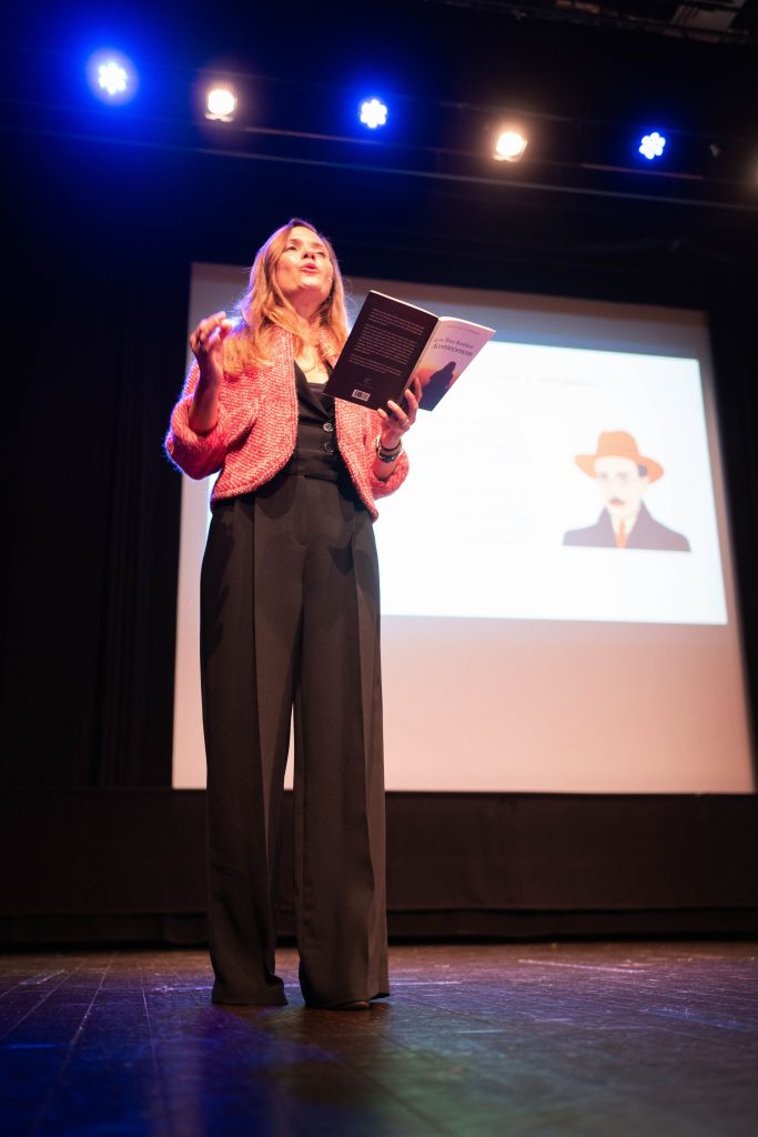 Camile Maia Ferreira Especialista em Autoliderança, Liderança Positiva e Sustentável. Autora do livro Faz os Teus Sonhos Acontecerem.